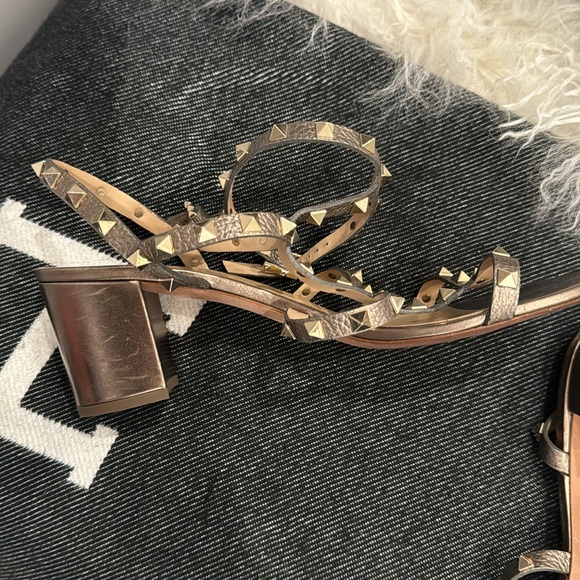 Authentic Valentino Rockstud Pewter 2.5” heels size 41.5 - Picture 5 of 8